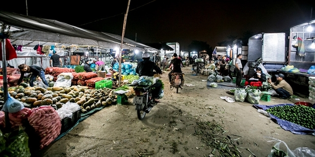 Chợ đêm nông sản Văn Quán