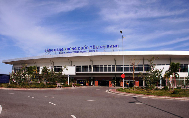 Cảnh hàng không quốc tế Cam Ranh một trong những lợi thế quan trọng nhất của thành phố để kết nối khu vực cũng như quốc tế