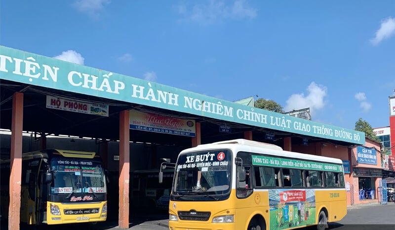 Bạn có thể đi đến ngã ba Long Sơn bằng bằng xe bus