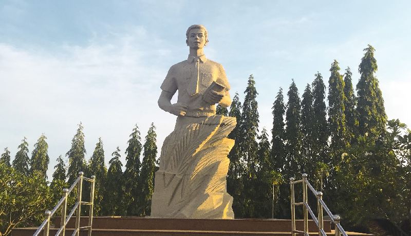 Hình ảnh tượng đài anh hùng Nguyễn Thái Bình