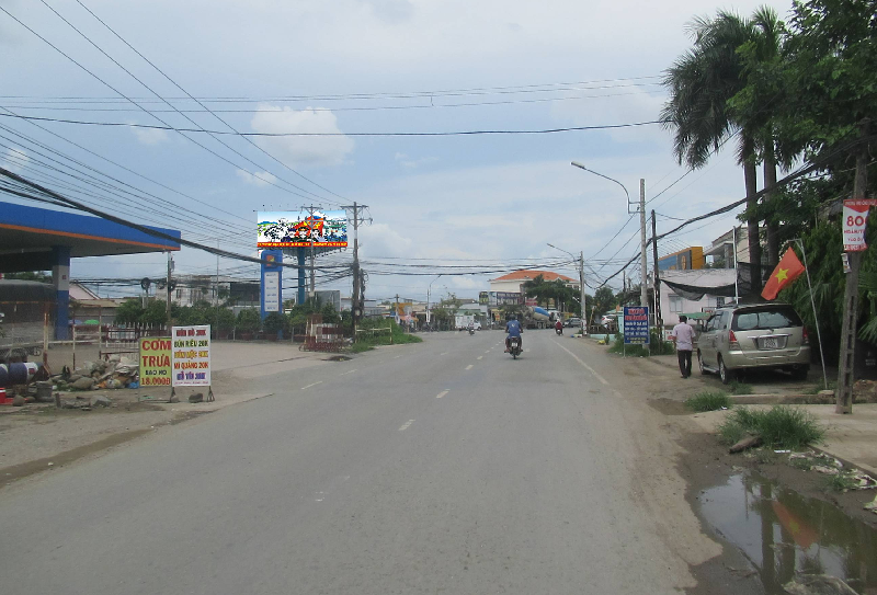 Ngã Ba Tân Kim nằm trên đường quốc lộ 50, xã Tân Kim, Cần Giuộc, Long An