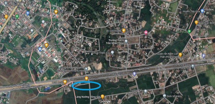 Khu đất được khoanh tròn màu xanh là đất được quy hoạch thể hiện trên bản đồ Google vệ tinh.