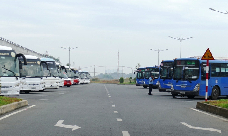 Di chuyển bằng xe buýt đến ngã 4 Chơn Thành Bình Phước