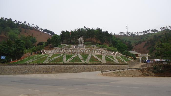 Tượng đài Ngã ba Cò Nòi
