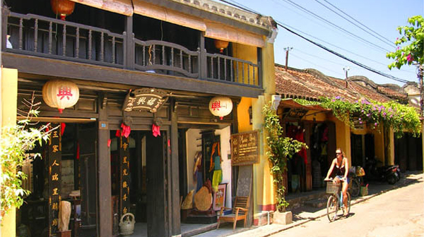 Nhà cổ Phùng Hưng