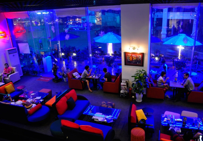 Luogo Cafe - Mipec Tower