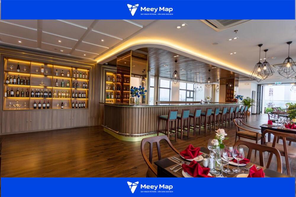 Khách sạn có tổng cộng 2 nhà hàng, 1 quán bar và 1 quán cafe Khách sạn có tổng cộng 2 nhà hàng, 1 quán bar và 1 quán cafe