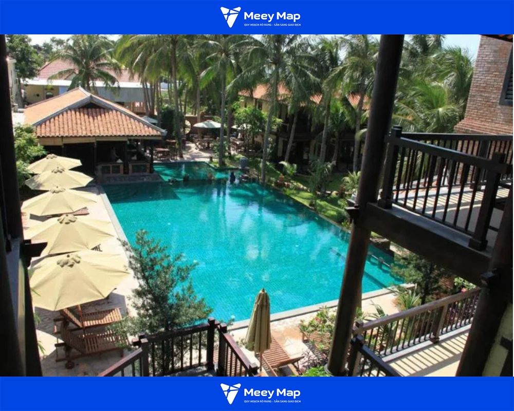 View hồ bơi từ phòng nghỉ View hồ bơi từ phòng nghỉ