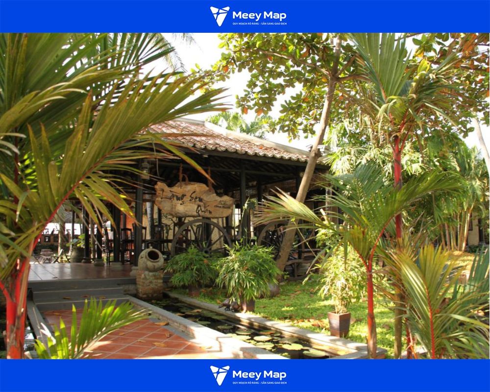 Nhà hàng trong khuôn viên resort Nhà hàng trong khuôn viên resort