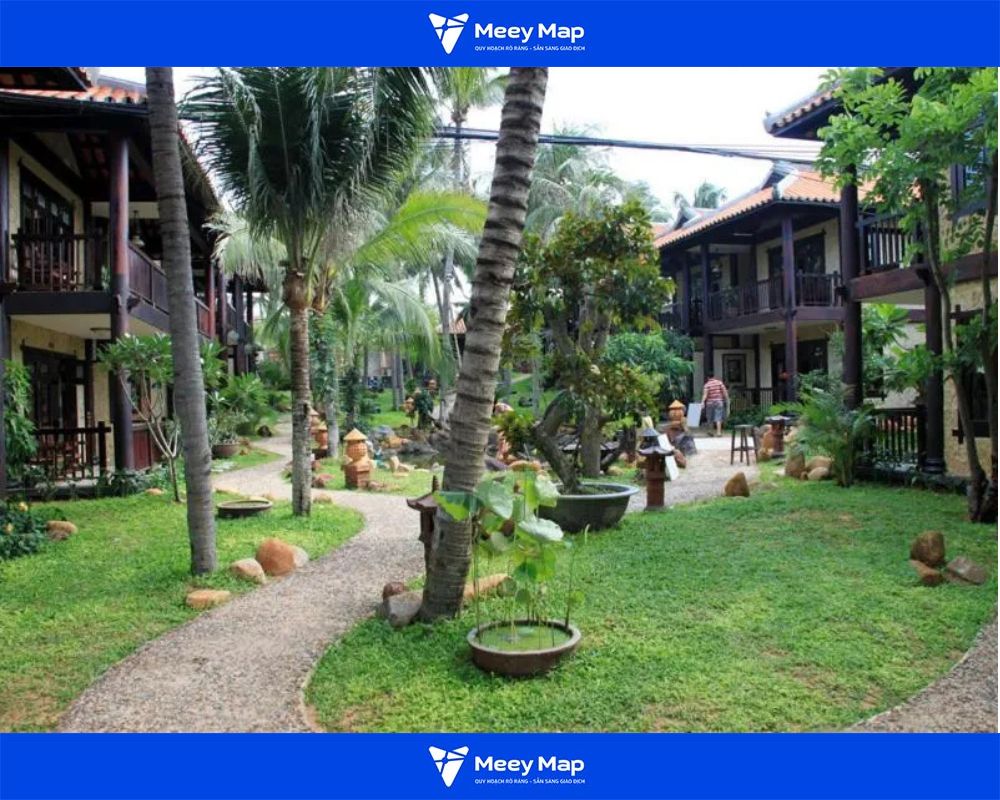 Không gian nhiều cây xanh của resort Không gian nhiều cây xanh của resort