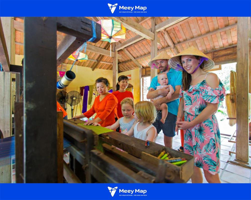 Tour trải nghiệm nghề dệt lụa truyền thống Tour trải nghiệm nghề dệt lụa truyền thống