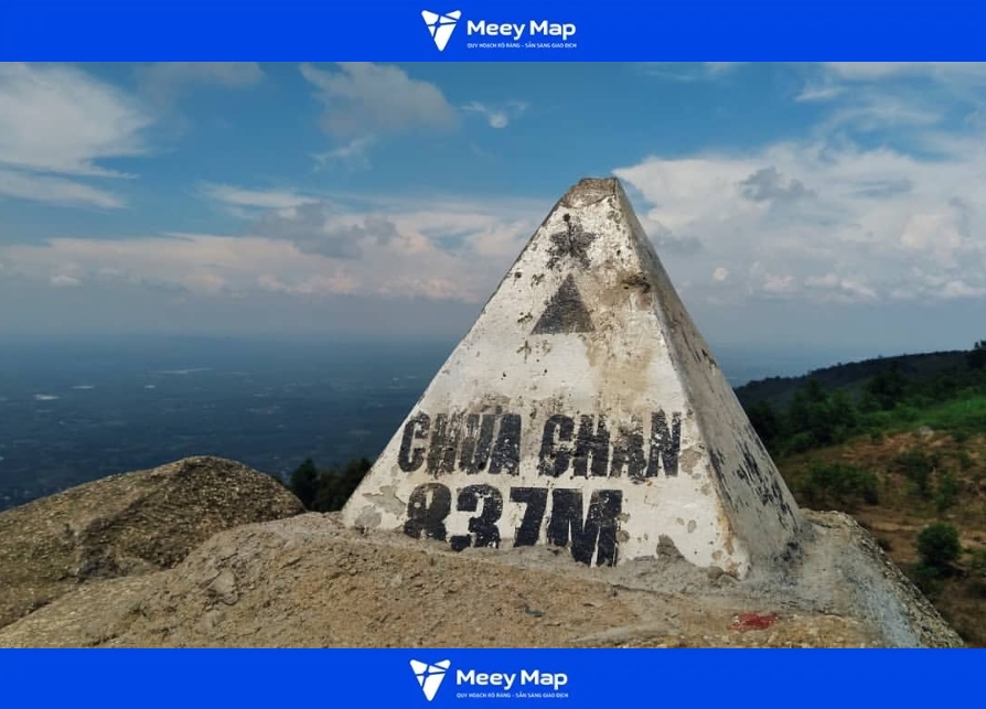 Núi Chứa Chan