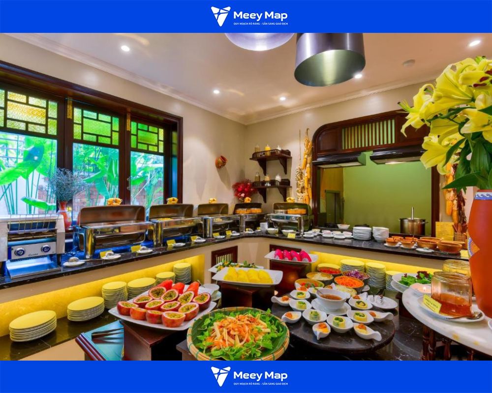 Bữa sáng tại khách sạn ngon và đa dạng, nhà hàng có cả menu Á và Âu Bữa sáng tại khách sạn ngon và đa dạng, nhà hàng có cả menu Á và Âu