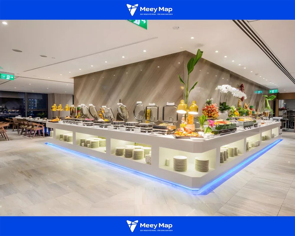 Không gian bày thức ăn sáng theo hình thức buffet tại khách sạn Không gian bày thức ăn sáng theo hình thức buffet tại khách sạn