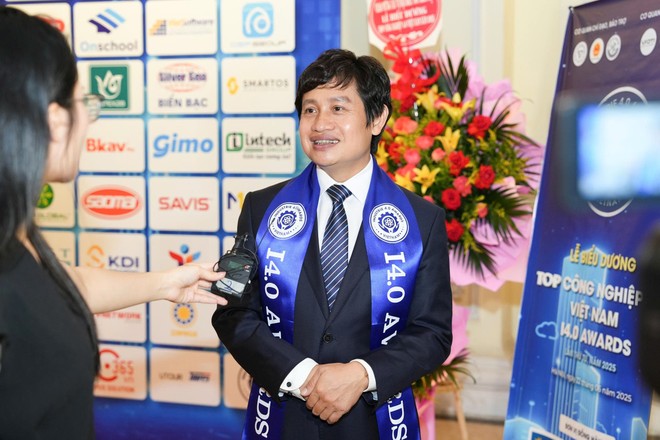 Meey Group nhận “cúp đúp” giải thưởng tại I4.0 Awards 2 Ông Hoàng Mai Chung chia sẻ, những giải thưởng này là động lực để Meey Group tiến xa hơn, đặc biệt là trong hành trình tiến tới mục tiêu IPO trong thời gian tới