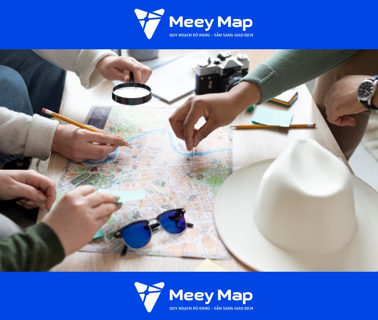 Nguoi mua dat doi chieu thong tin so do voi ban do quy hoach tren thiet bi so de kiem tra quy hoach xay dung dam bao du lieu chinh xac truoc khi quyet dinh giao dich