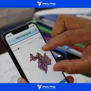 Người dân tra cứu quy hoạch đất đai